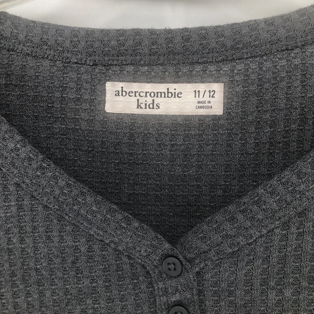Abercrombie Kids 11/12 Gray Thermal Knit Peplum Tee Top Long Sleeve With Logo